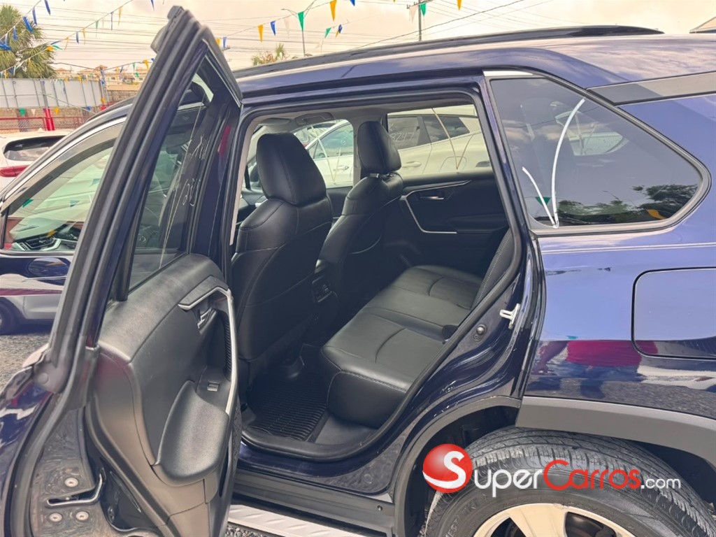 2020 Toyota RAV4 XLE — foto 8 / 12