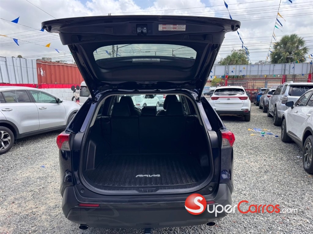 2020 Toyota RAV4 XLE — foto 11 / 12