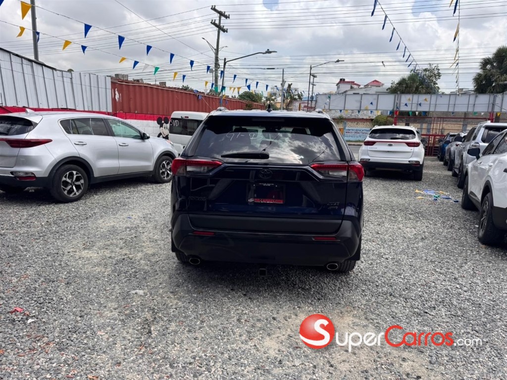 2020 Toyota RAV4 XLE — foto 12 / 12