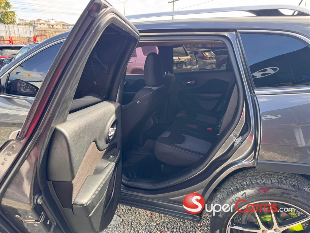 2014 Jeep Cherokee Altitude — foto 2 / 12