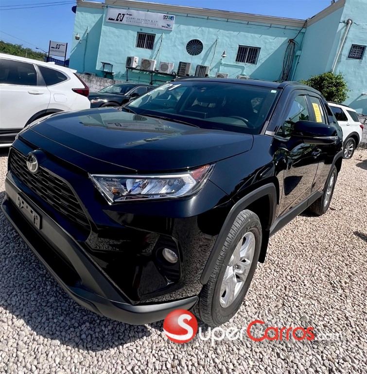2021 Toyota RAV4 XLE — foto 1 / 4