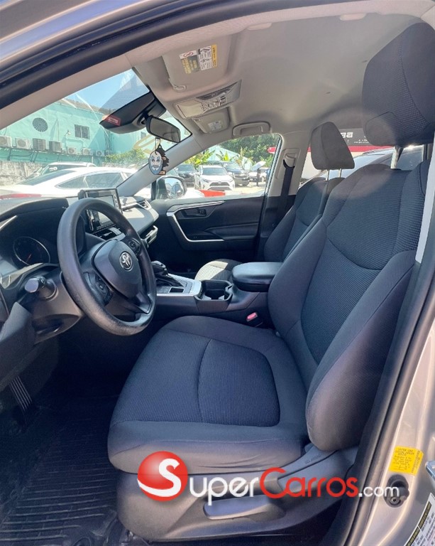 2020 Toyota RAV4 LE — foto 2 / 3