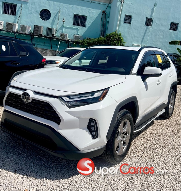 2023 Toyota RAV4 XLE PLUS — foto 1 / 4