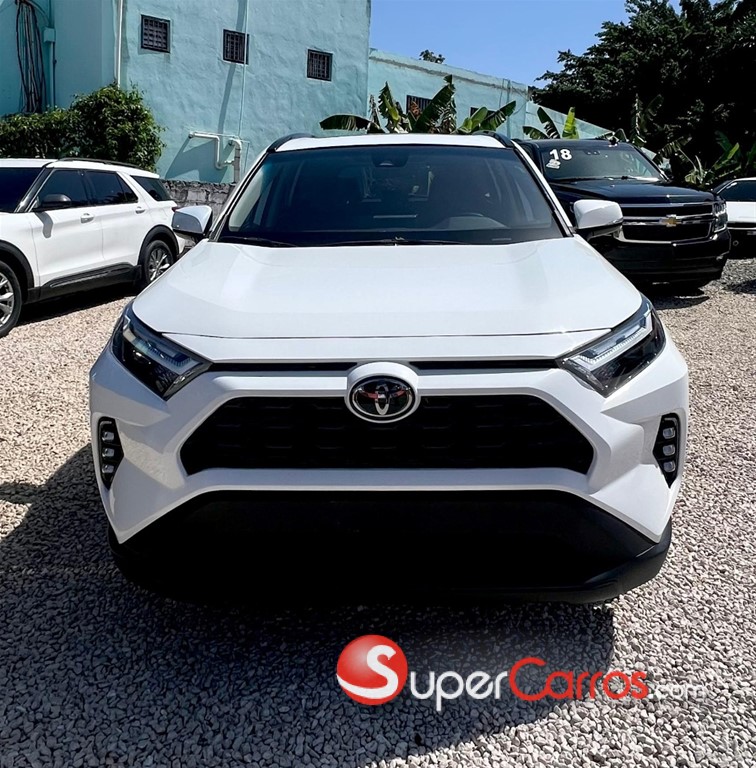 2023 Toyota RAV4 XLE PLUS — foto 2 / 4