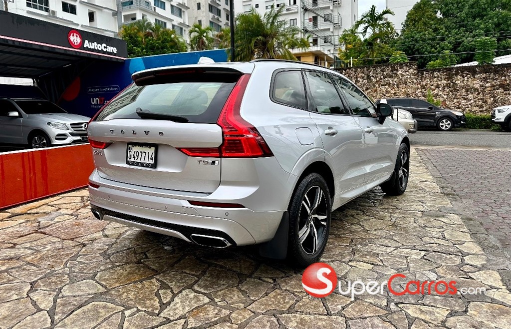 2020 Volvo XC60 R Design — foto 2 / 9