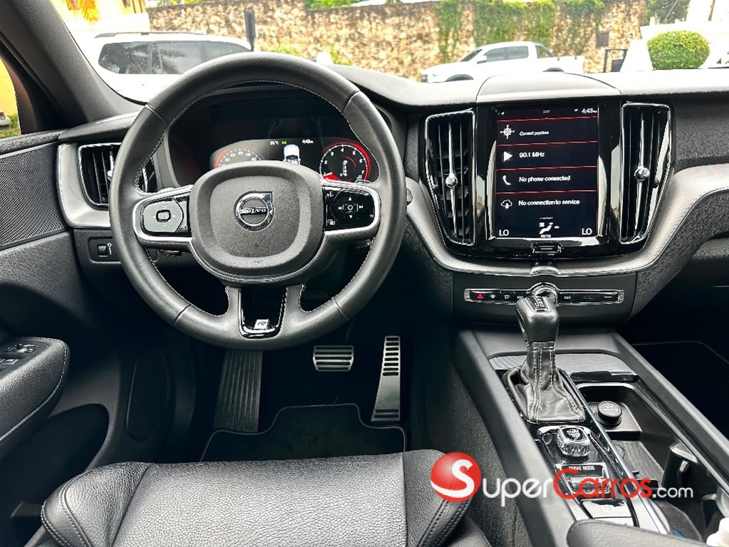 2020 Volvo XC60 R Design — foto 7 / 9