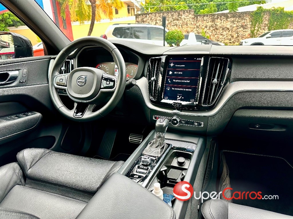 2020 Volvo XC60 R Design — foto 9 / 9
