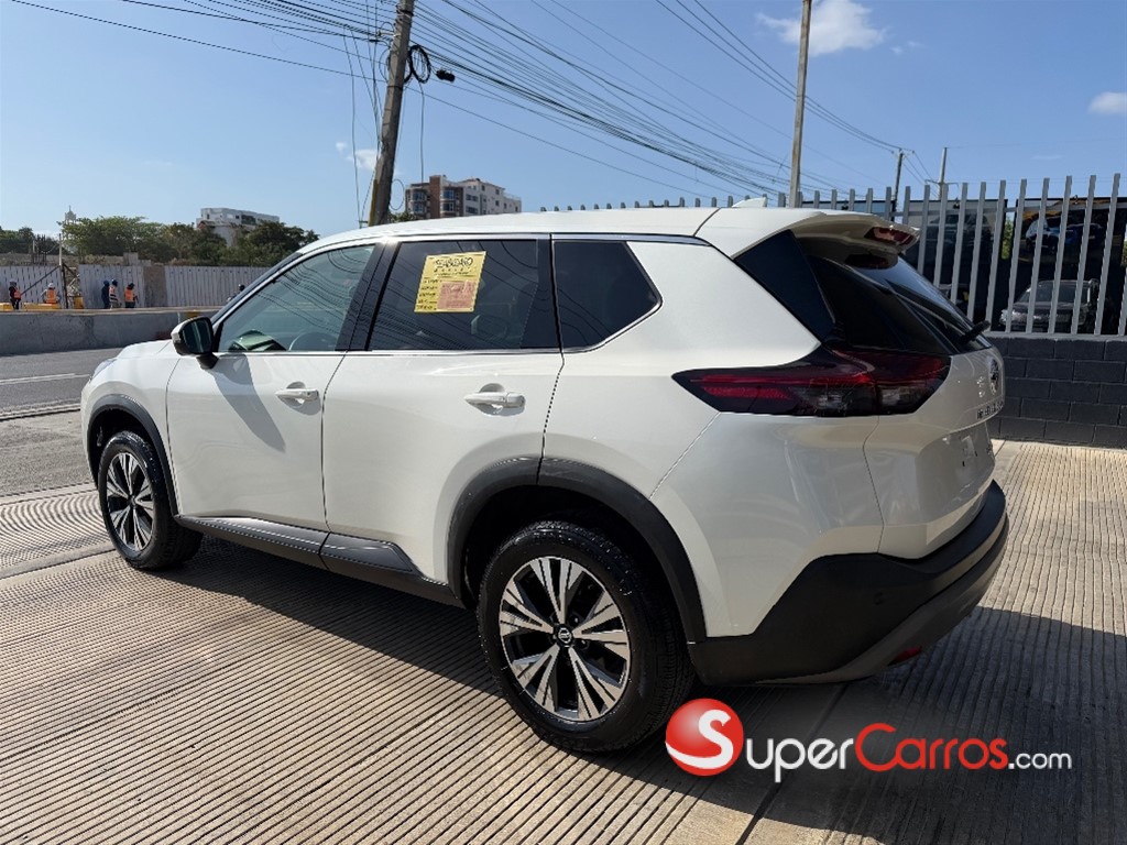 2021 Nissan Rogue SV — foto 4 / 12