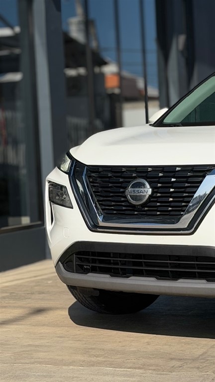 2021 Nissan Rogue SV — foto 5 / 12