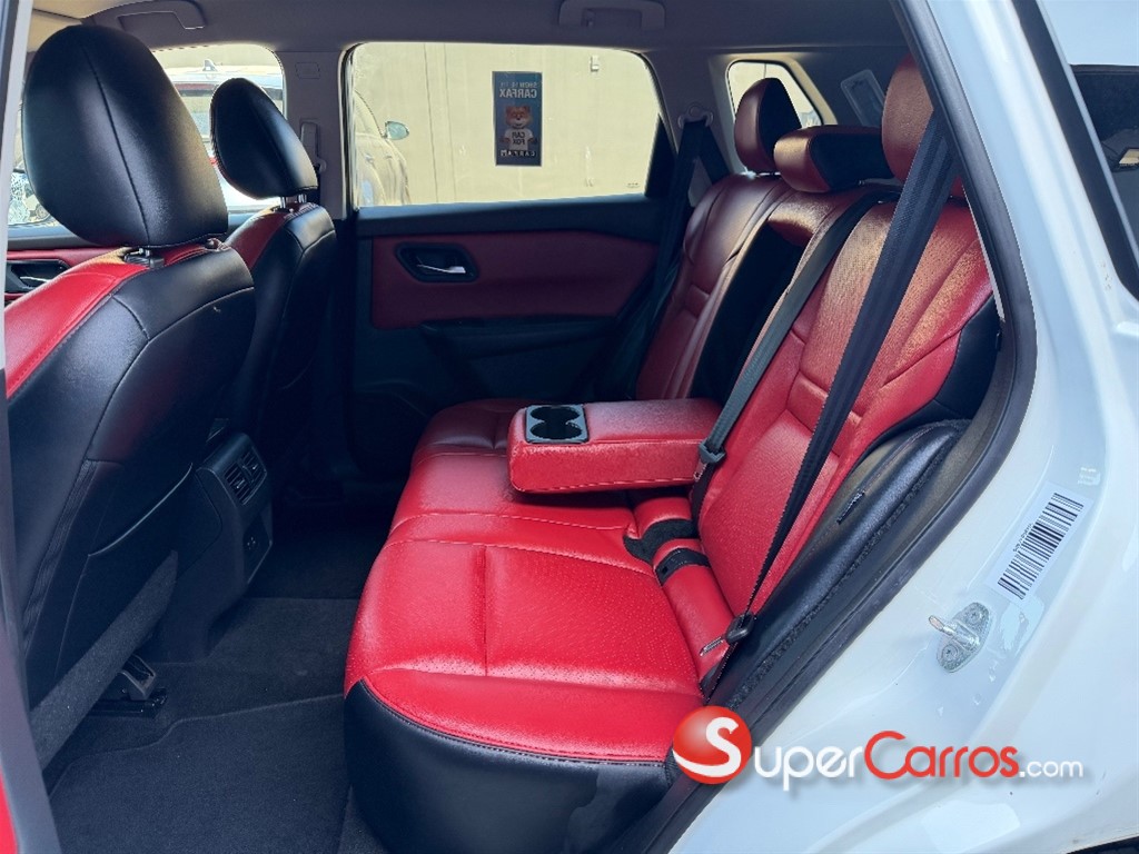 2021 Nissan Rogue SV — foto 8 / 12