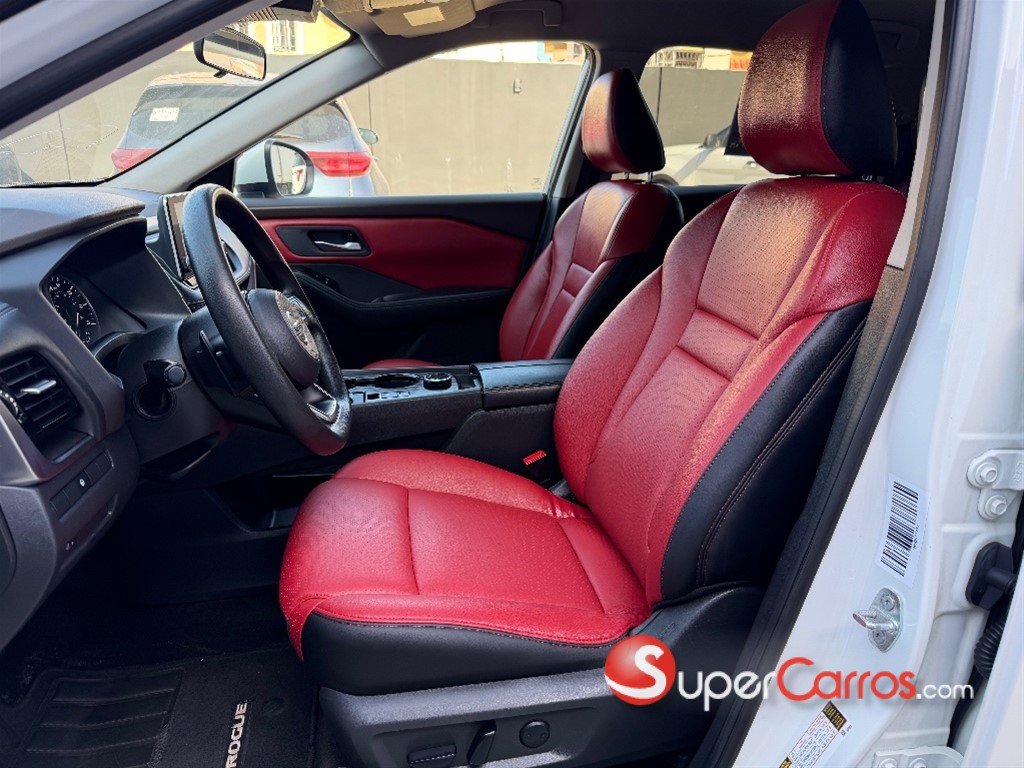 2021 Nissan Rogue SV — foto 10 / 12
