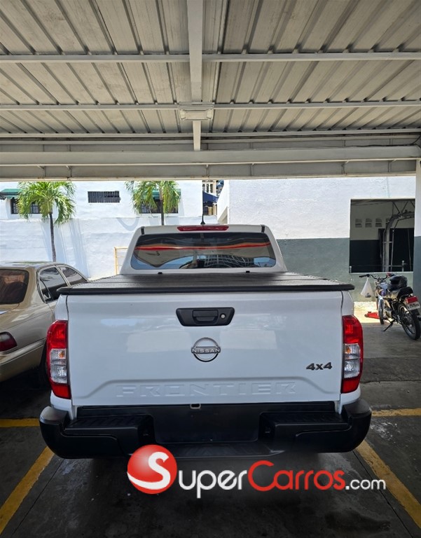 2025 Nissan Frontier S — foto 2 / 8