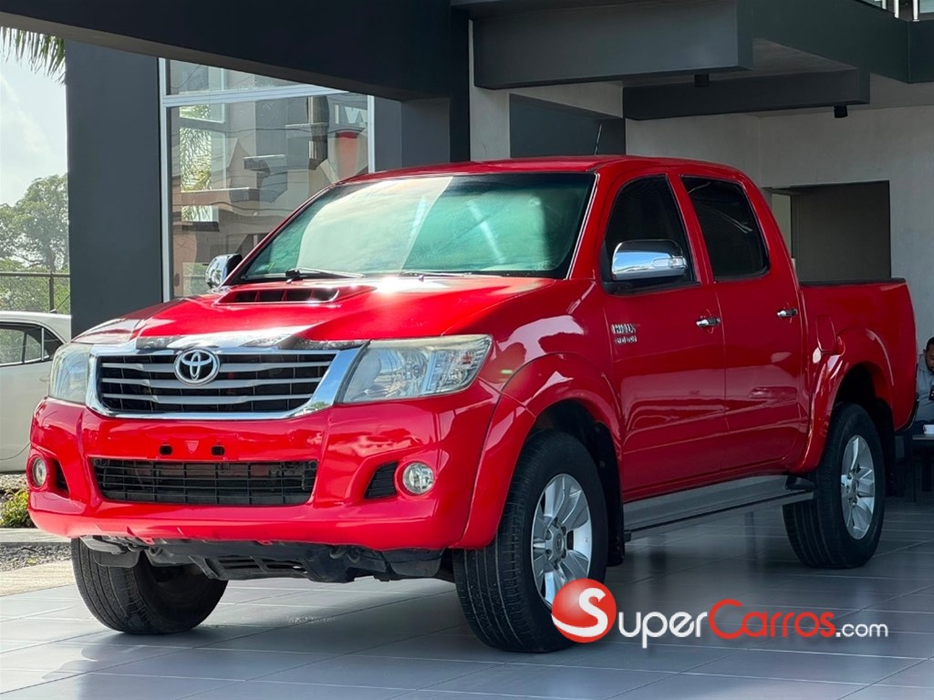2014 Toyota Hilux — foto 1 / 10