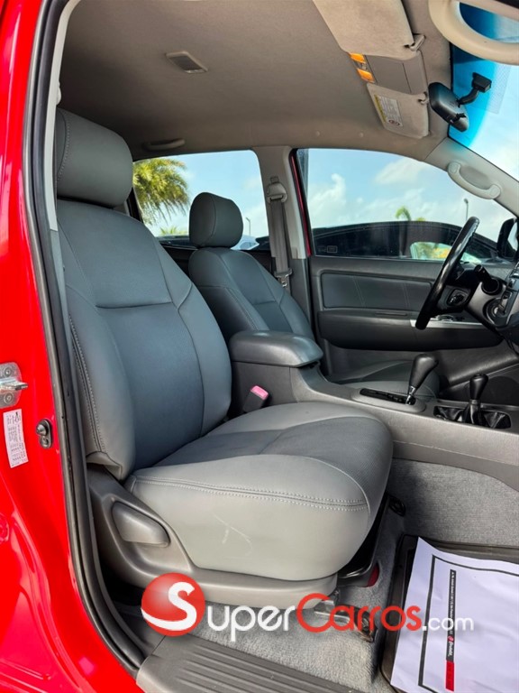 2014 Toyota Hilux — foto 4 / 10