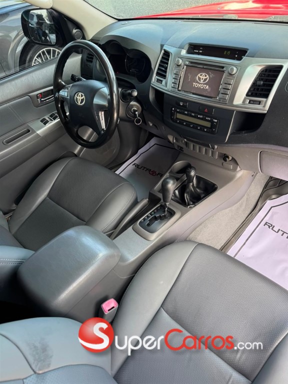 2014 Toyota Hilux — foto 5 / 10