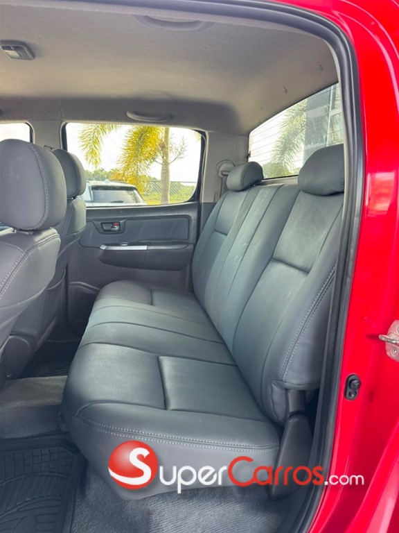 2014 Toyota Hilux — foto 7 / 10