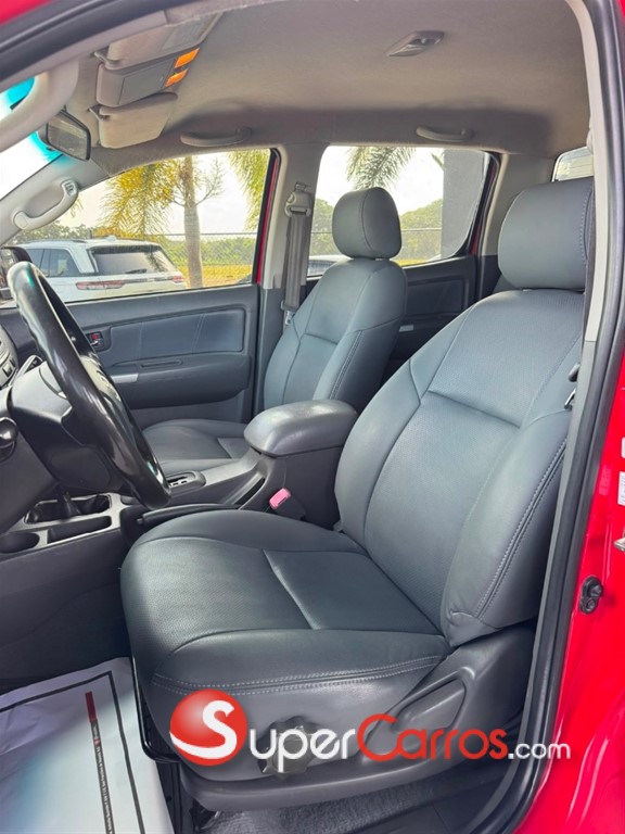 2014 Toyota Hilux — foto 8 / 10