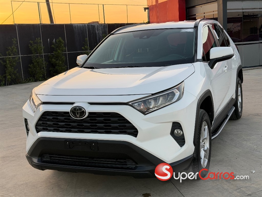 2020 Toyota RAV4 XLE — foto 2 / 10