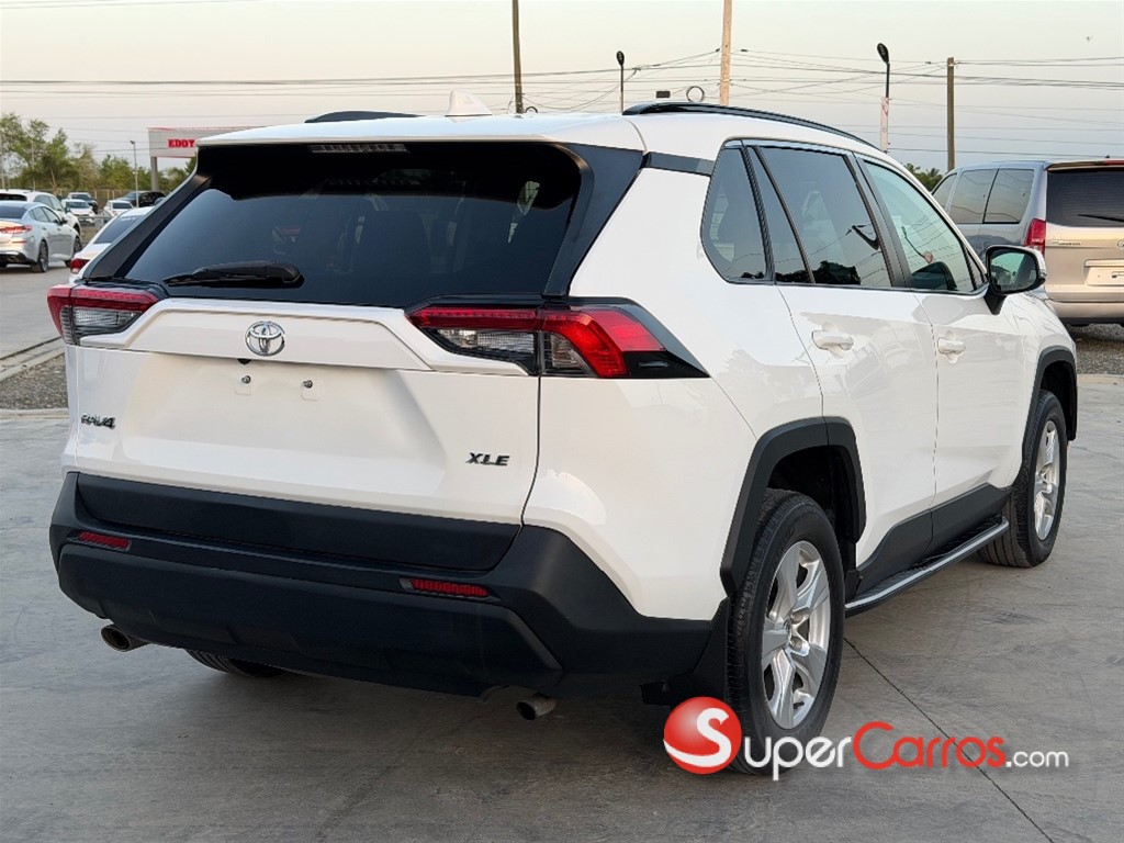 2020 Toyota RAV4 XLE — foto 3 / 10