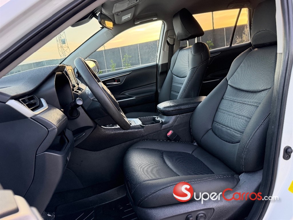 2020 Toyota RAV4 XLE — foto 5 / 10