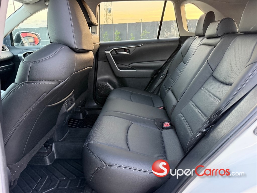 2020 Toyota RAV4 XLE — foto 8 / 10