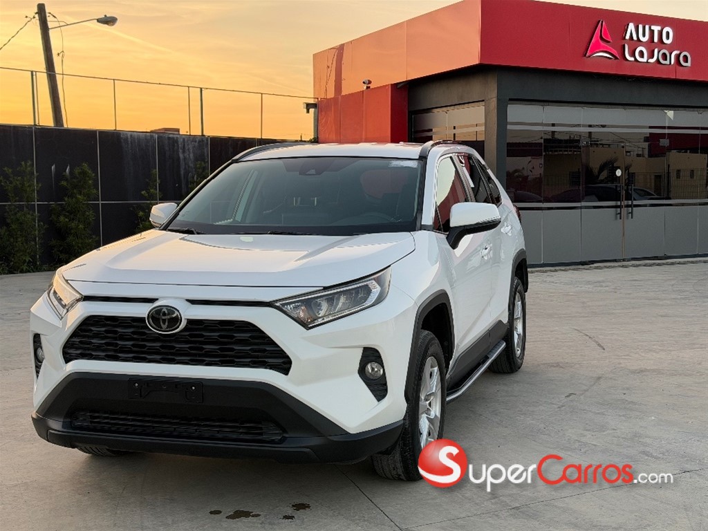 2020 Toyota RAV4 XLE — foto 9 / 10