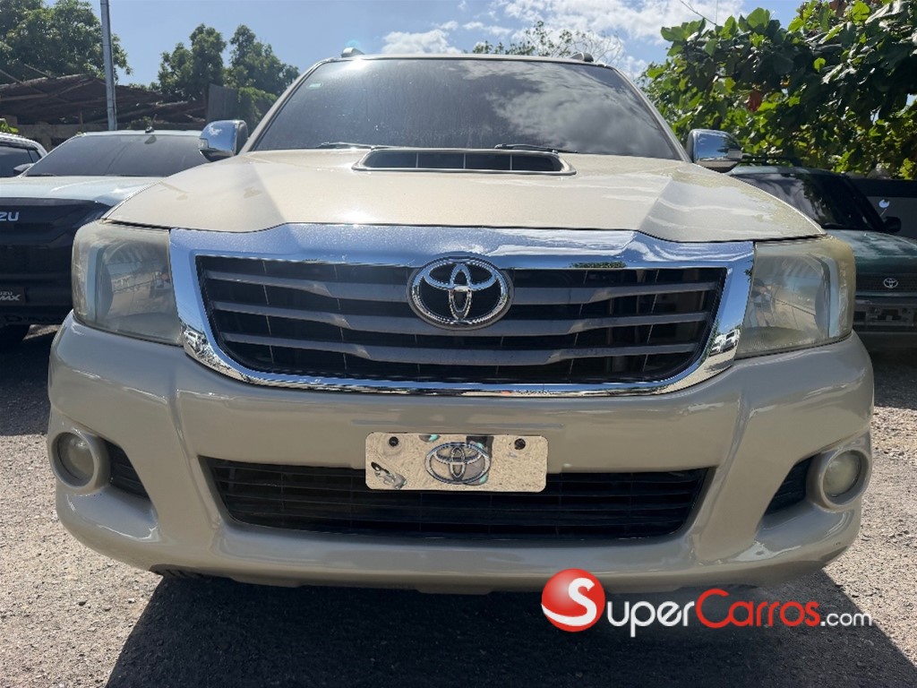 2014 Toyota Hilux SRV — foto 3 / 12