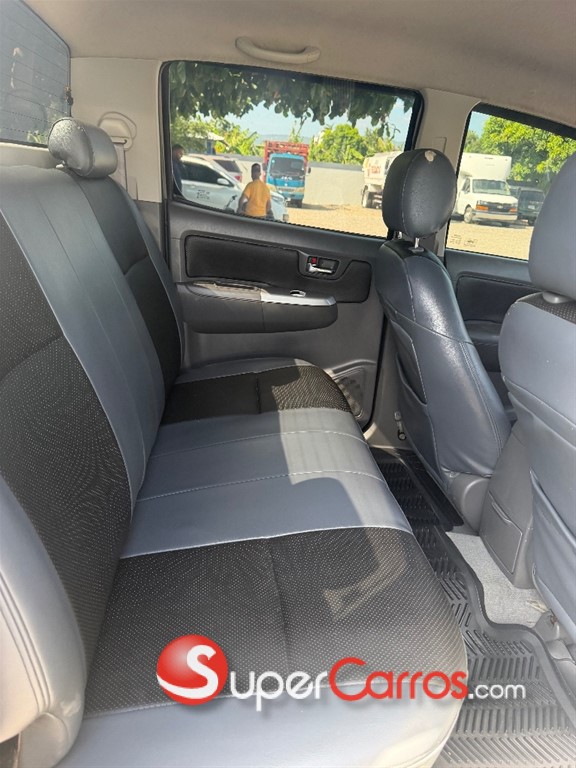 2014 Toyota Hilux SRV — foto 4 / 12