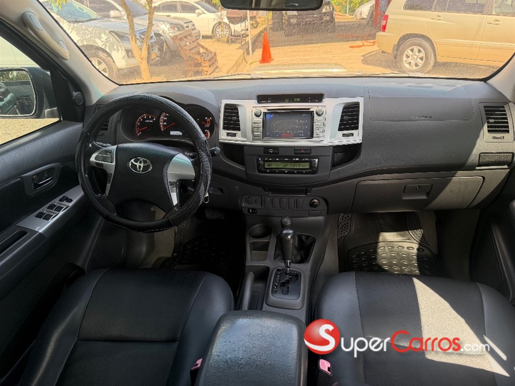 2014 Toyota Hilux SRV — foto 6 / 12
