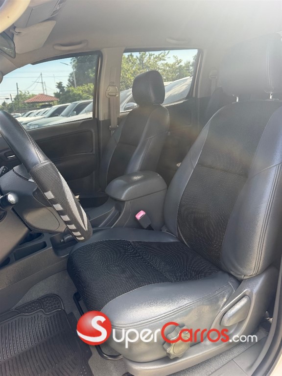 2014 Toyota Hilux SRV — foto 10 / 12