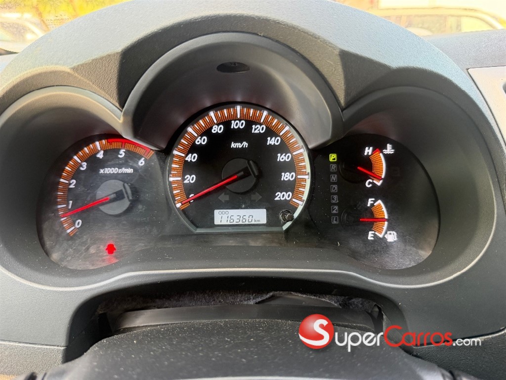 2014 Toyota Hilux SRV — foto 11 / 12