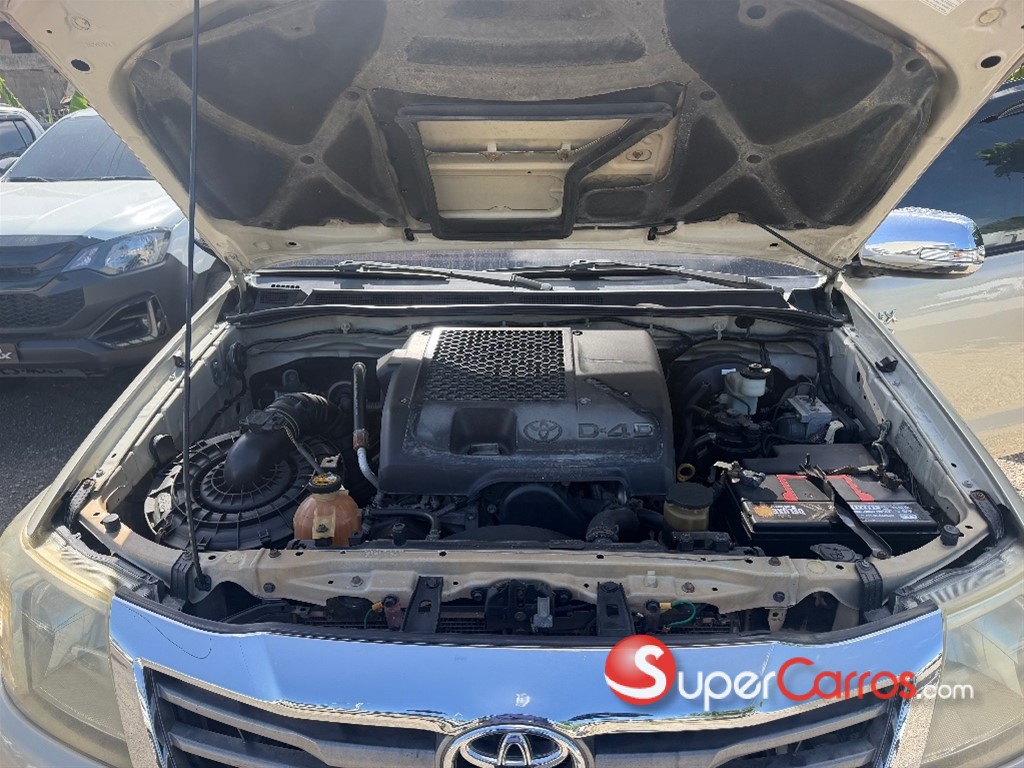 2014 Toyota Hilux SRV — foto 12 / 12