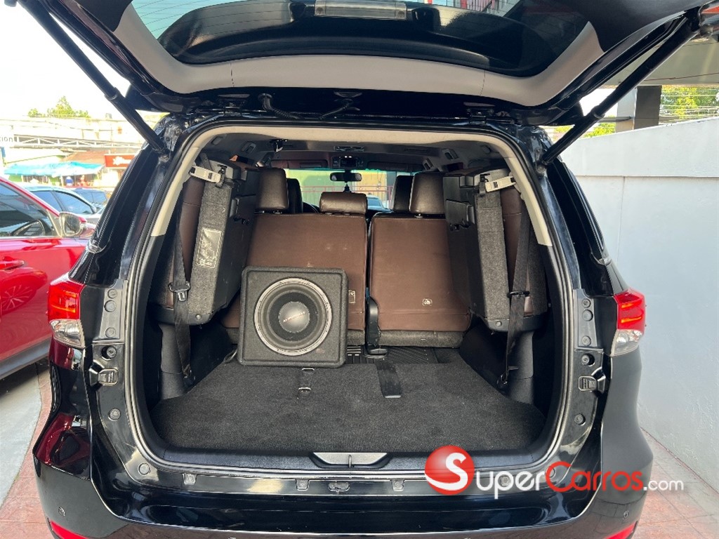 2017 Toyota Fortuner SRV — foto 7 / 11