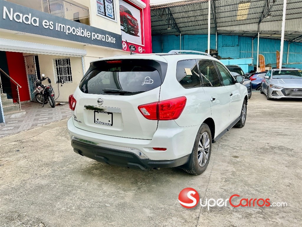 2018 Nissan Pathfinder — foto 5 / 12