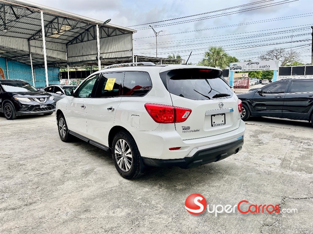 2018 Nissan Pathfinder — foto 6 / 12