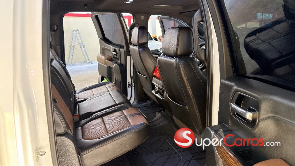 2019 Chevrolet Silverado High Country — foto 12 / 12