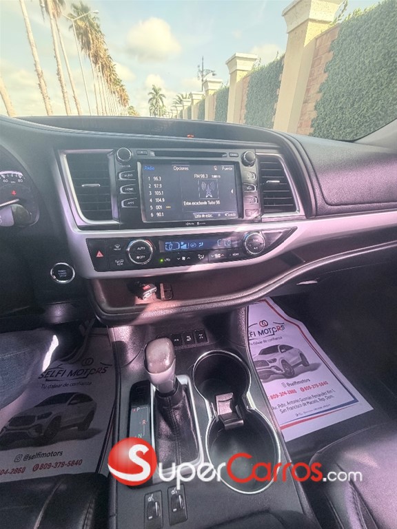 2014 Toyota Highlander XLE — foto 6 / 12