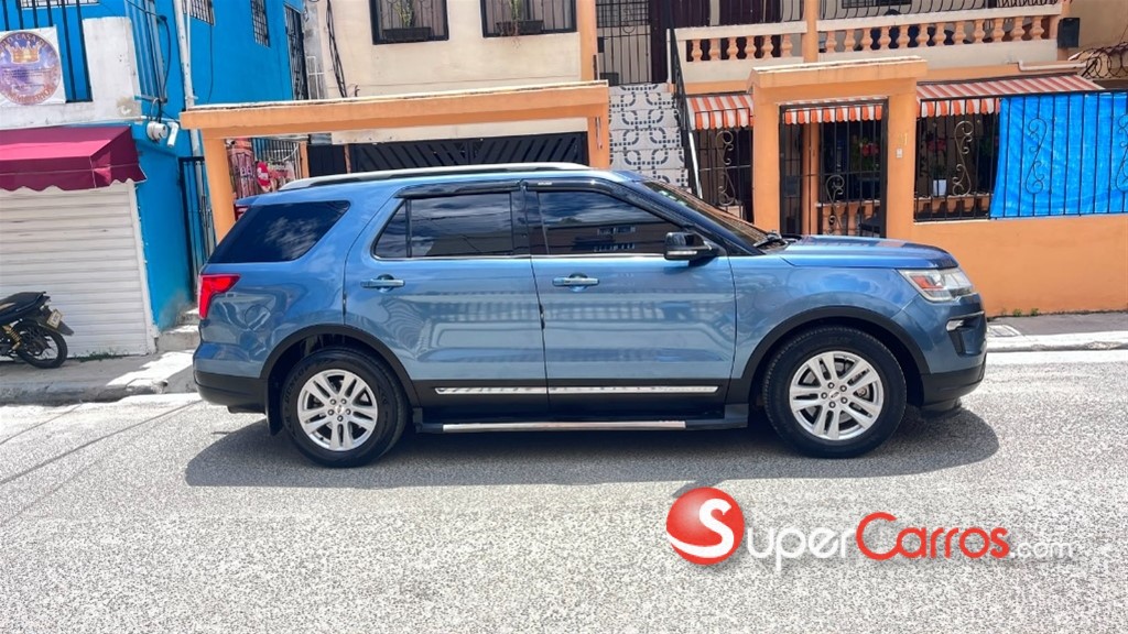 2018 Ford Explorer XLT — foto 6 / 12