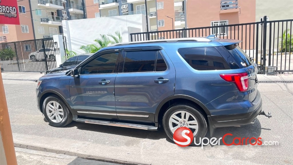 2018 Ford Explorer XLT — foto 7 / 12