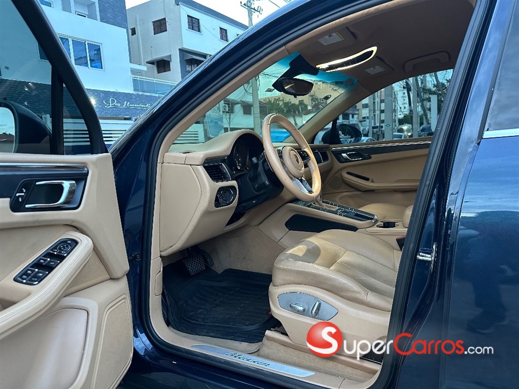 2016 Porsche Macan — foto 8 / 12