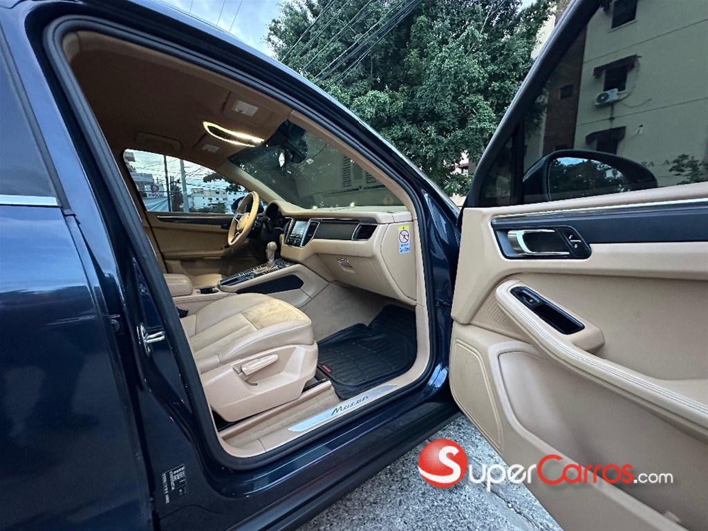 2016 Porsche Macan — foto 11 / 12
