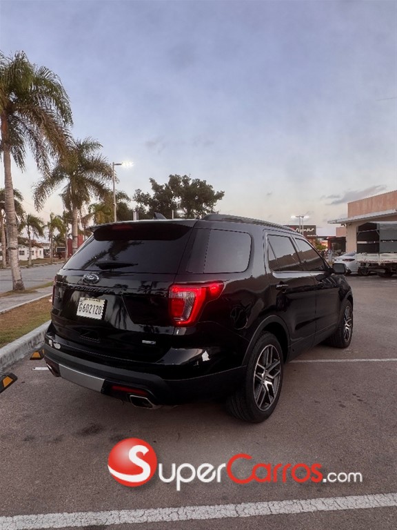 2017 Ford Explorer Sport — foto 2 / 12