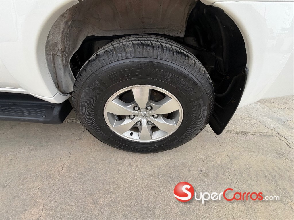 2008 Toyota Fortuner SRV — foto 2 / 12