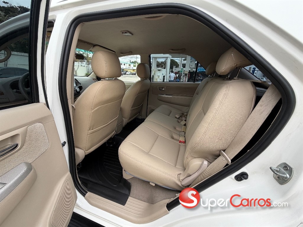 2008 Toyota Fortuner SRV — foto 3 / 12