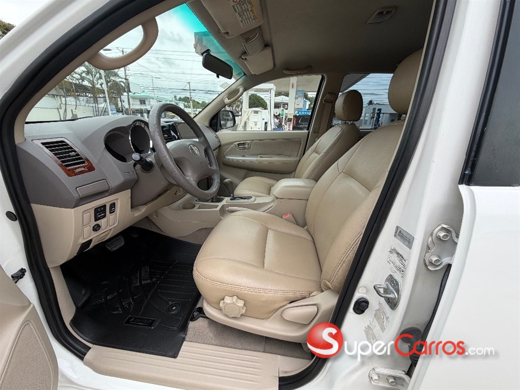 2008 Toyota Fortuner SRV — foto 4 / 12