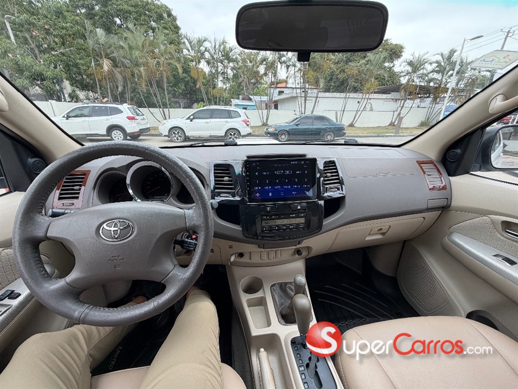 2008 Toyota Fortuner SRV — foto 6 / 12