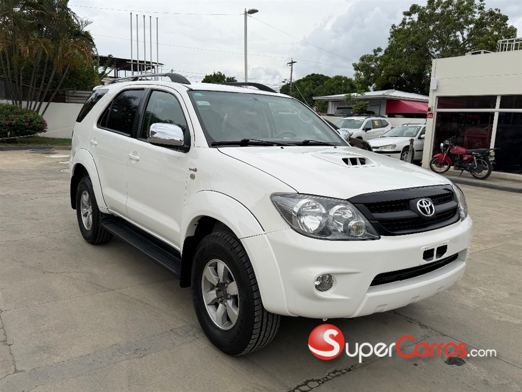 2008 Toyota Fortuner SRV — foto 8 / 12