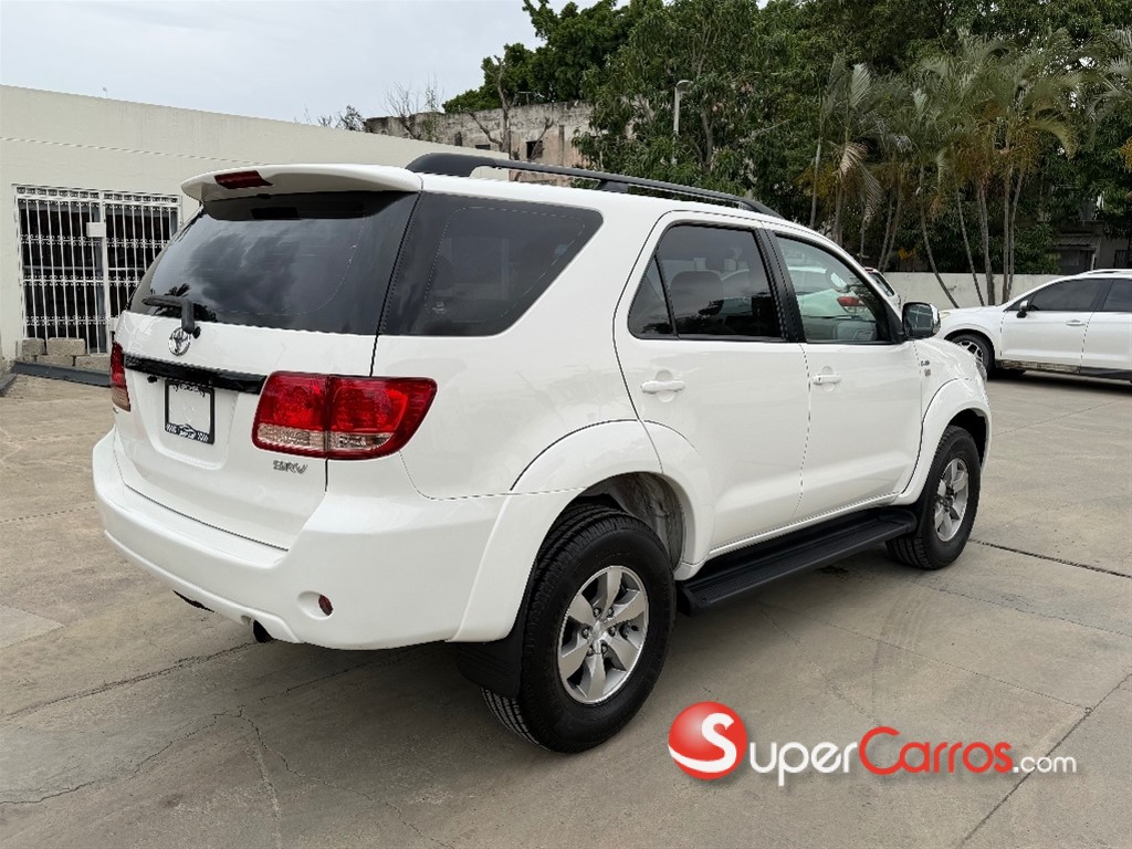 2008 Toyota Fortuner SRV — foto 12 / 12