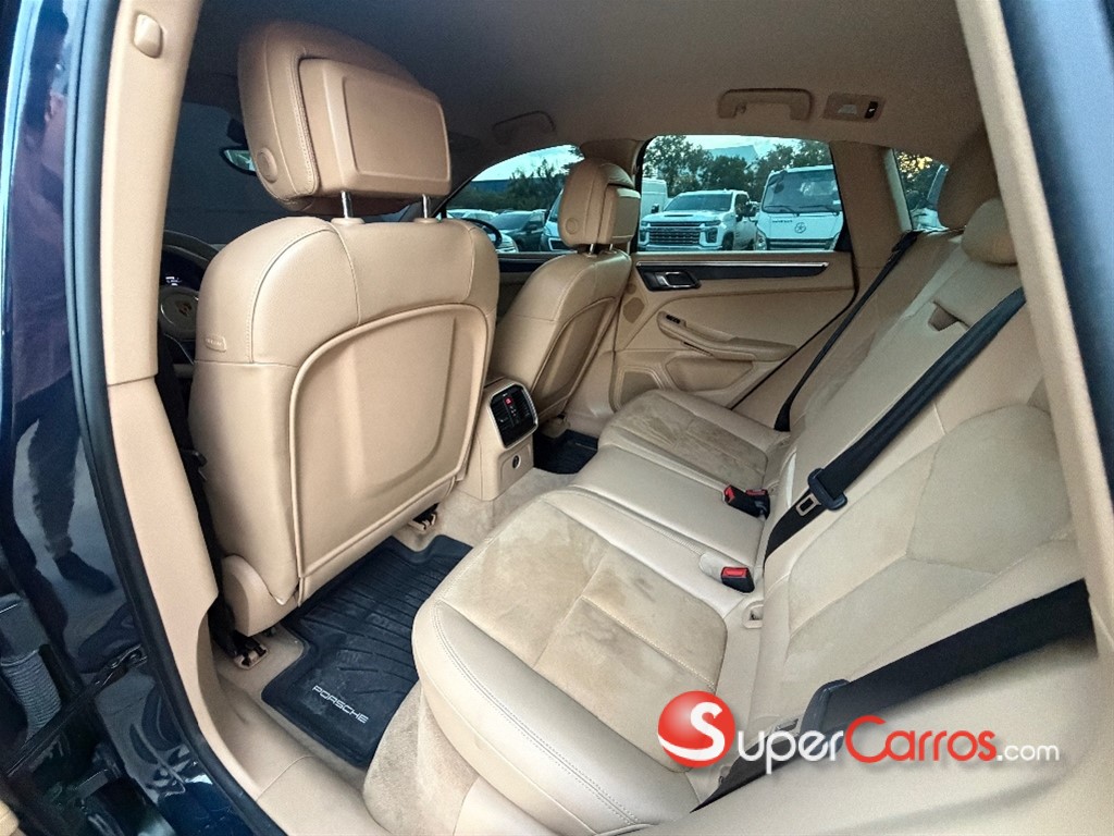 2017 Porsche Macan — foto 7 / 8
