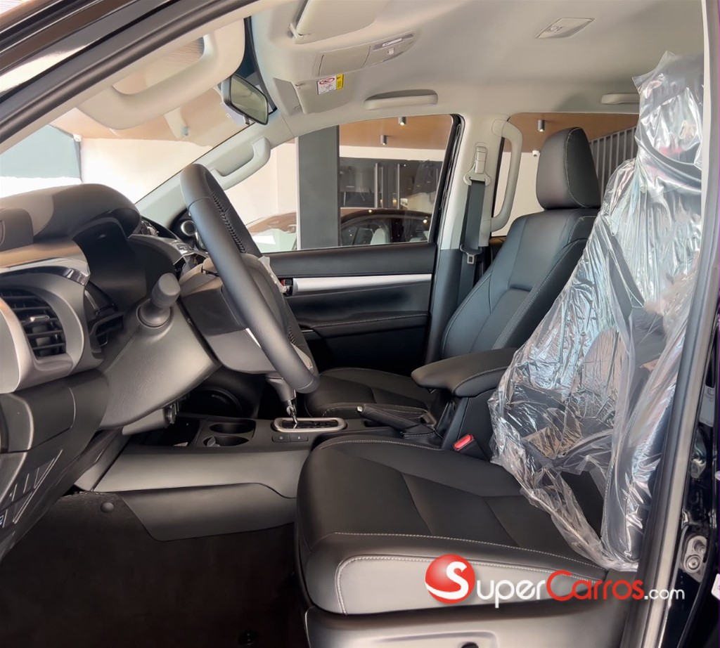 2026 Toyota Hilux SRV — foto 6 / 12